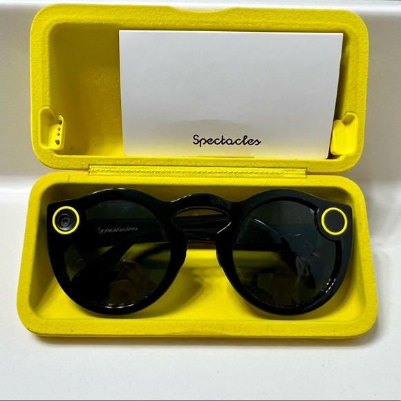 Snapchat Spectacles Sunglasses (Built in cameras) - Picture 2 of 3